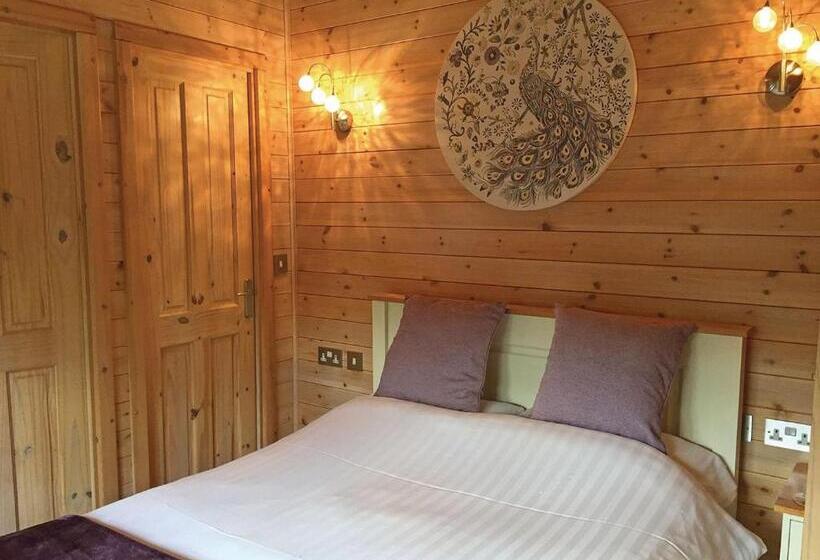 Дом 2 Спальни, Hollybrook Lodges