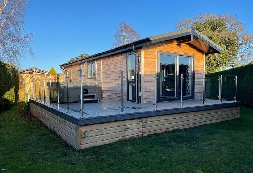 １ベッドルームハウス, Hollybrook Lodges