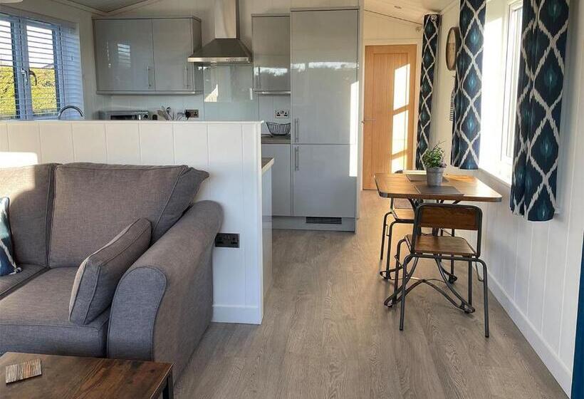 Дом 1 Спальня, Hollybrook Lodges