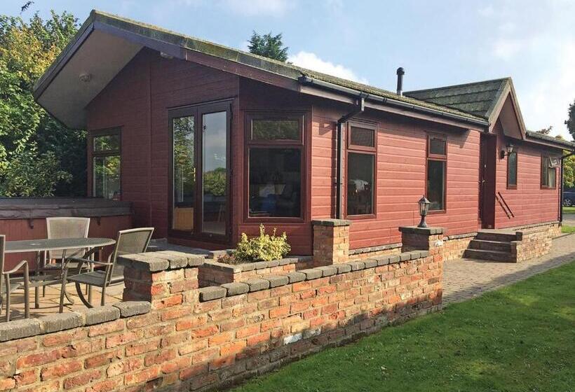 Дом 3 Спальни, Hollybrook Lodges