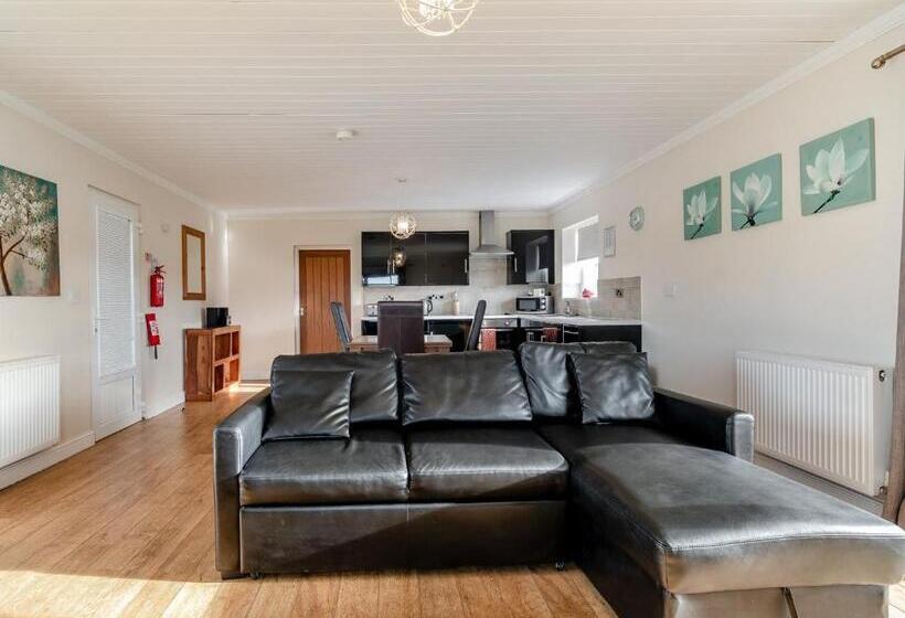 Шале 1 Спальня, Hornsea Lakeside Lodges