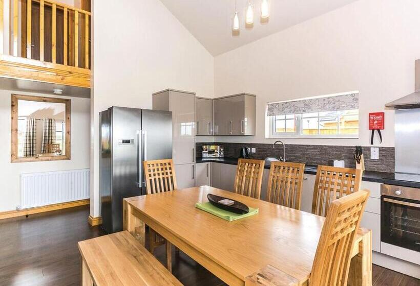 침실 4개 주택, Hornsea Lakeside Lodges