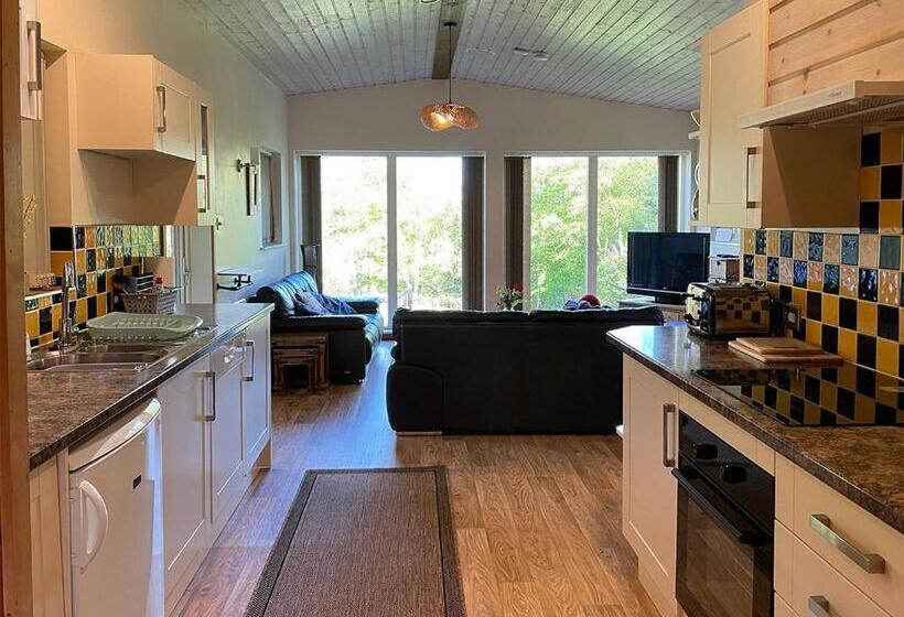 Дом 3 Спальни, Rudyard Lake Lodges