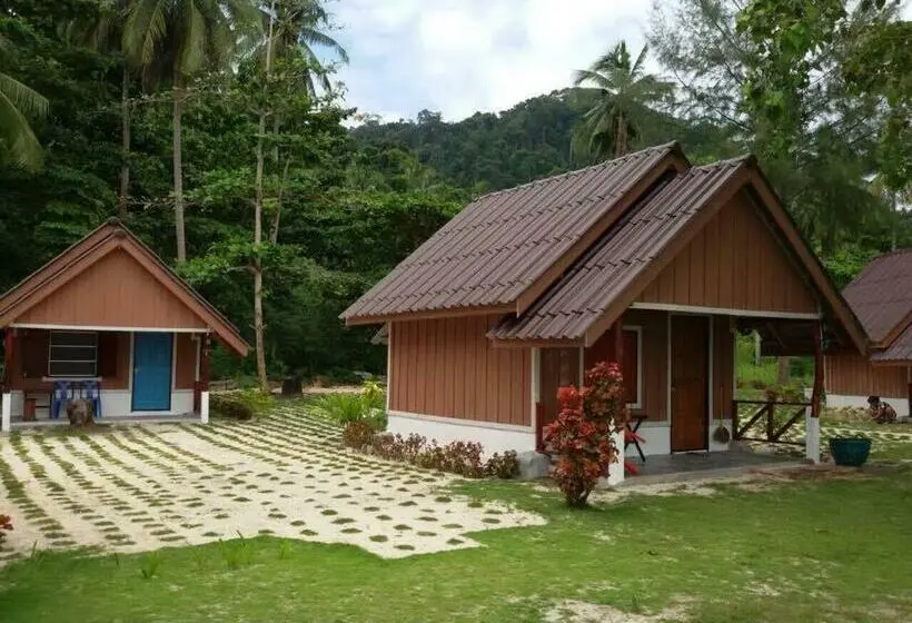 スタンダードバンガロー, Koh Ngai Seafood