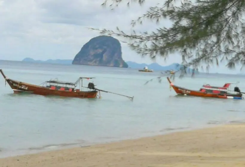 スタンダードバンガロー, Koh Ngai Seafood