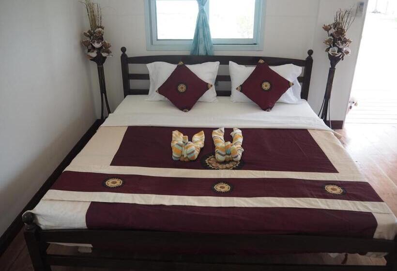 بنجلو قياسى, Koh Ngai Seafood