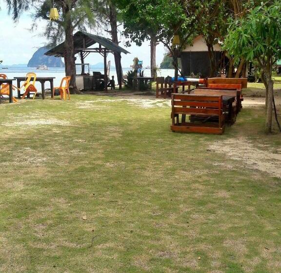 بنجلو قياسى, Koh Ngai Seafood