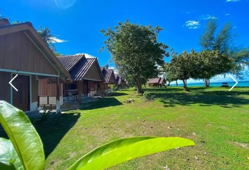 スタンダードバンガロー, Koh Ngai Seafood