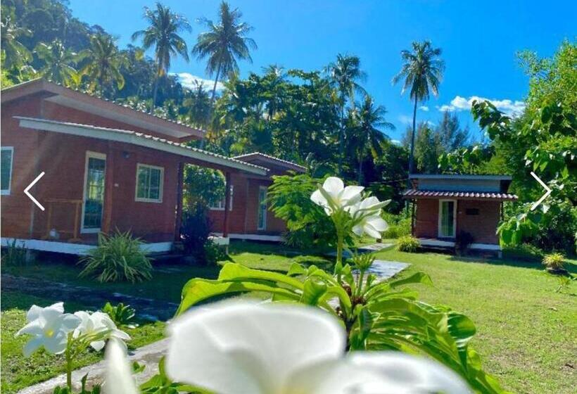 带海景标准四人间, Koh Ngai Seafood