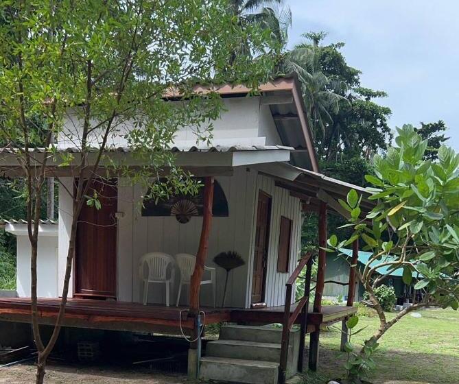 بنجلو قياسى مطلّ علي الحديقة, Koh Ngai Seafood