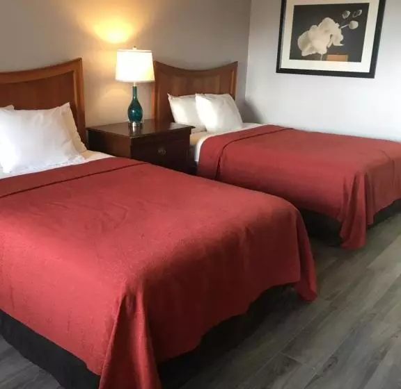２ダブルベッドのスタンダードルーム, Atlantic Shores Inn And Suites