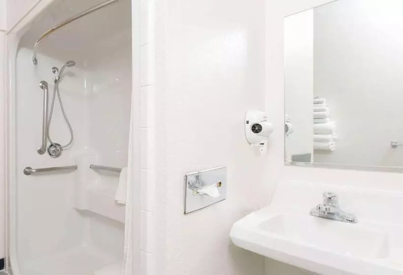 身障者適用ジュニアスイートルーム, Baymont Inn & Suites By Wyndham Anchorage Airport