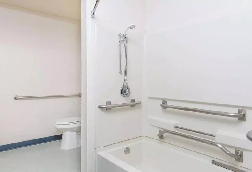 身障者適用ジュニアスイートルーム, Baymont Inn & Suites By Wyndham Anchorage Airport