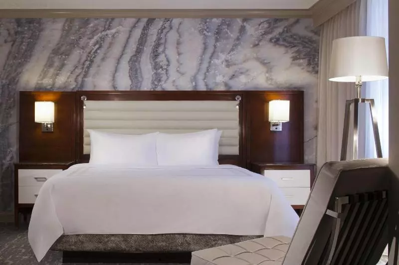 キングサイズベッドのスタンダードルーム, Denver Airport Marriott At Gateway Park