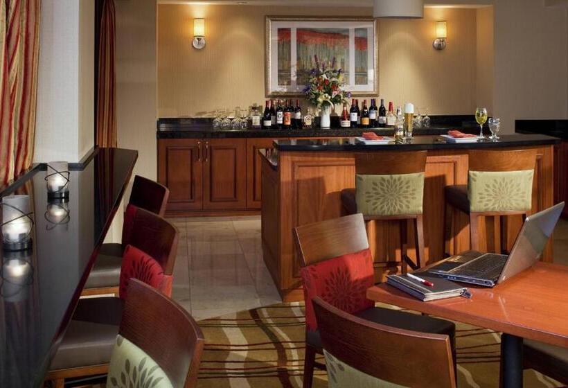 디럭스 스위트 킹 침대, Denver Airport Marriott At Gateway Park