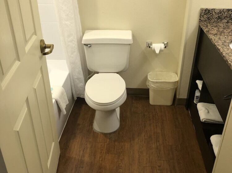 سوییت, Leconte Hotel & Convention Center, Ascend Hotel Collection