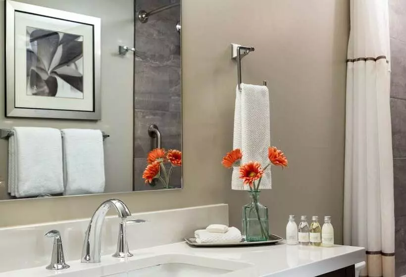 スイート, Meadowbrook Inn