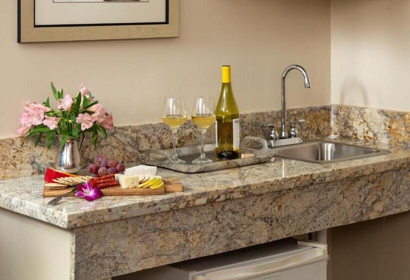 جناح مزود بجاكوزى, Meadowbrook Inn