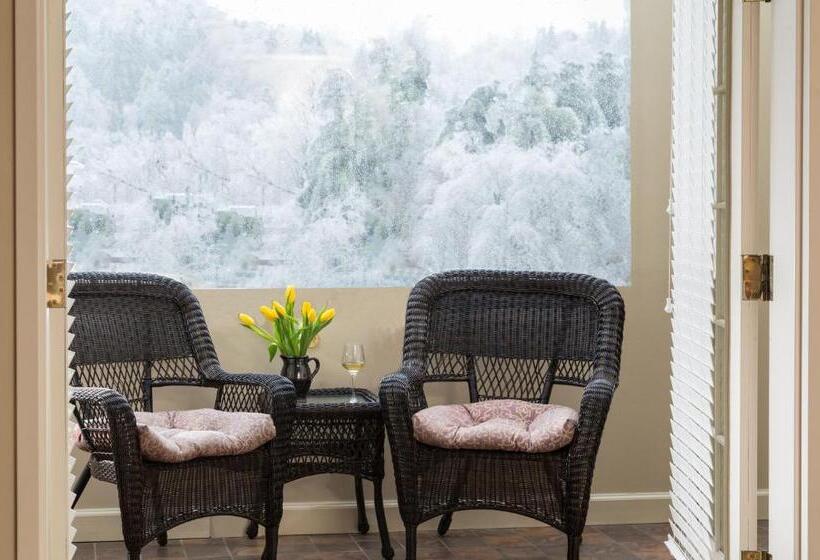 전용 풀장 스위트, Meadowbrook Inn