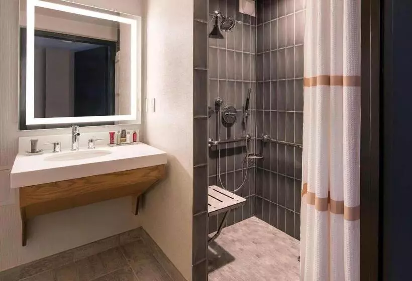 اتاق استاندارد با تخت بزرگ, Oakland Marriott City Center