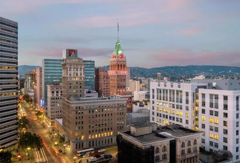 اتاق استاندارد با چشم‌انداز شهر, Oakland Marriott City Center