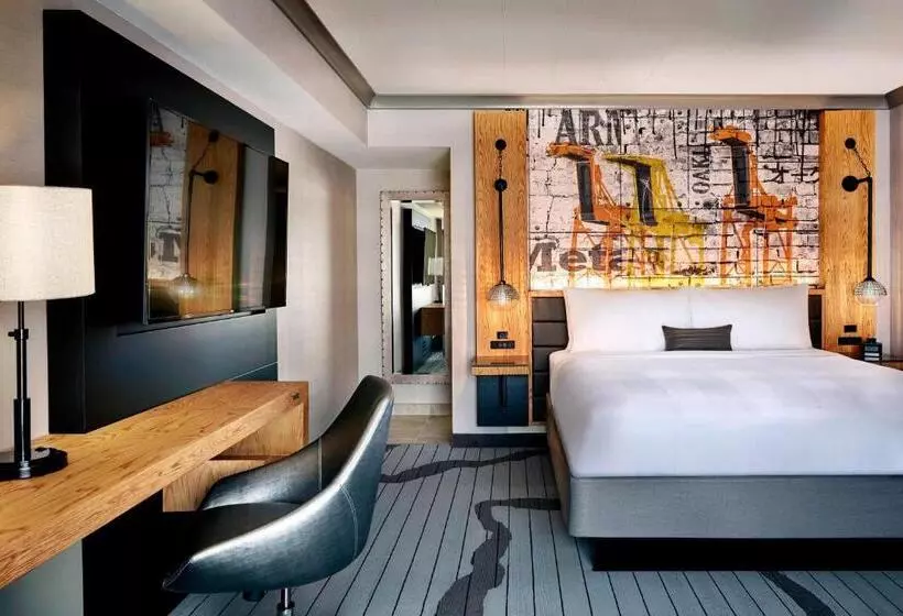 اتاق استاندارد با تخت بزرگ برای معلولان, Oakland Marriott City Center