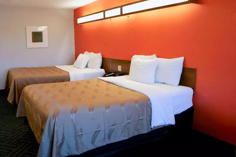 スイート, Quality Inn & Suites Watertown Fort Drum