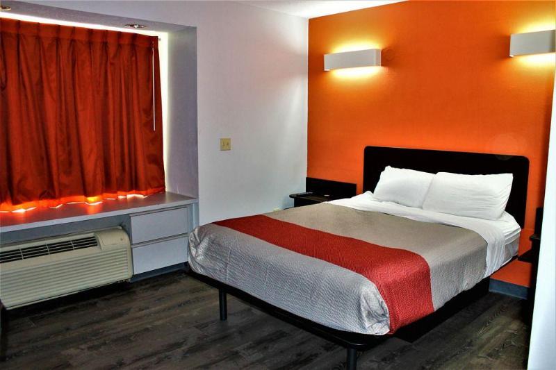 キングサイズベッドのスイートルーム, Quality Inn & Suites Watertown Fort Drum