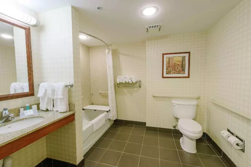 اتاق لوکس, Red Roof Inn Lancaster