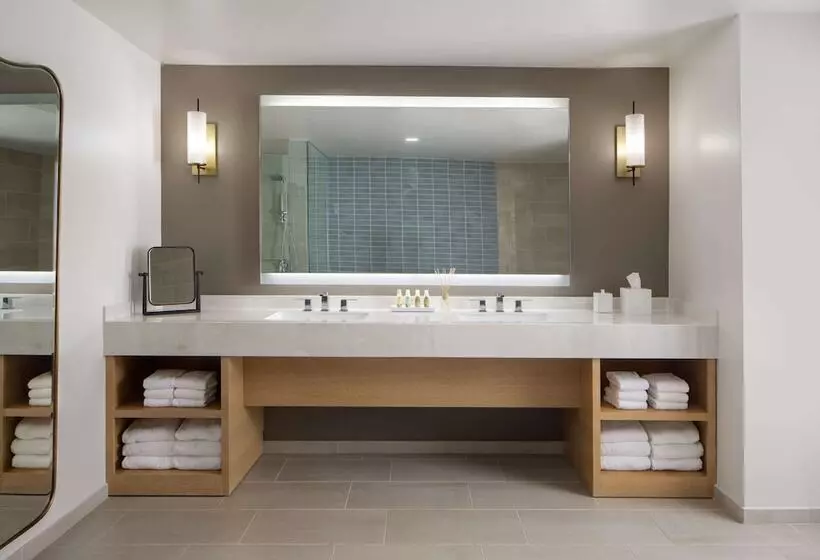سوییت, The Royal Sonesta Kaua I Resort Lihue