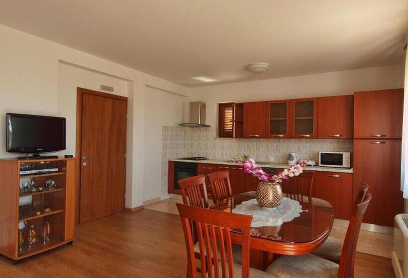 شقة غرفتين مطلة على البحر, Apartments Anuška