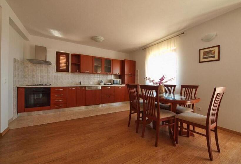 شقة غرفتين مطلة على البحر, Apartments Anuška