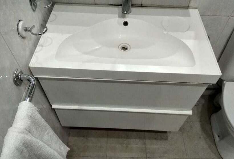 اتاق اکونومی, Arbat 51