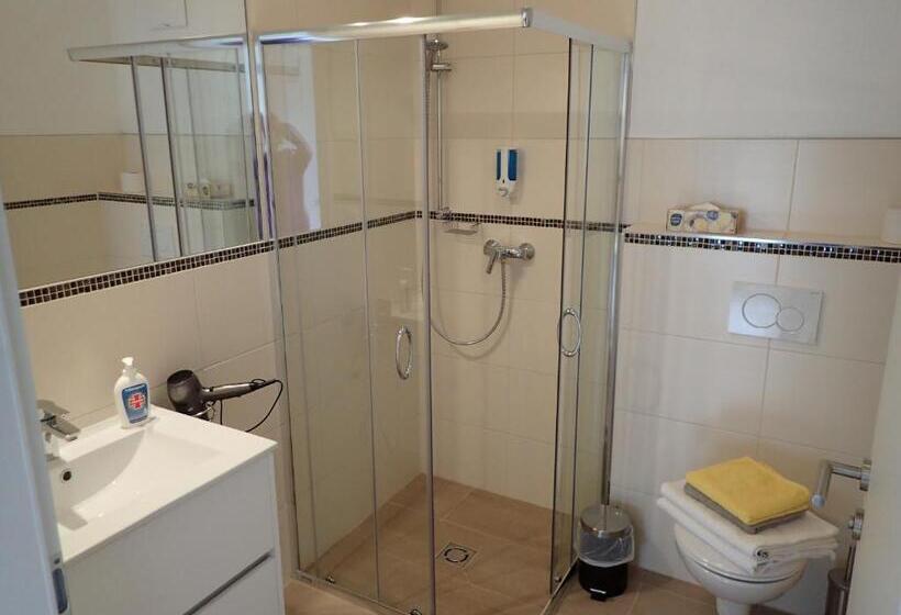 标准三人间, Gasthof Zum Postwirt