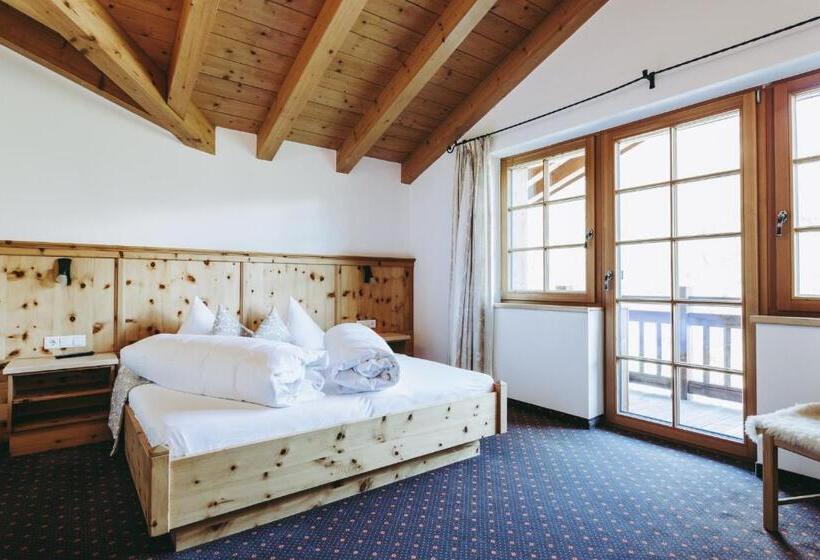 غرفة قياسية, Andis Almdorf