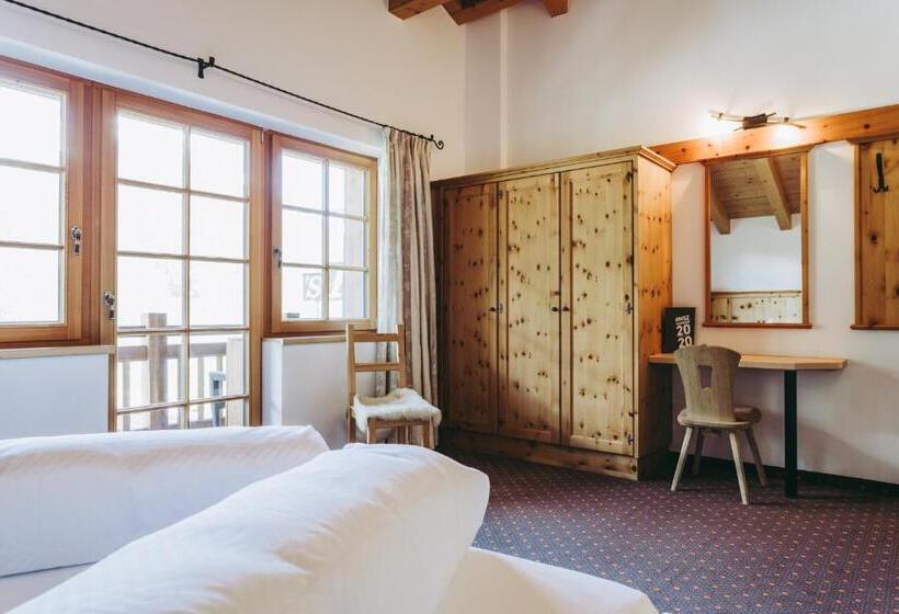 غرفة قياسية, Andis Almdorf