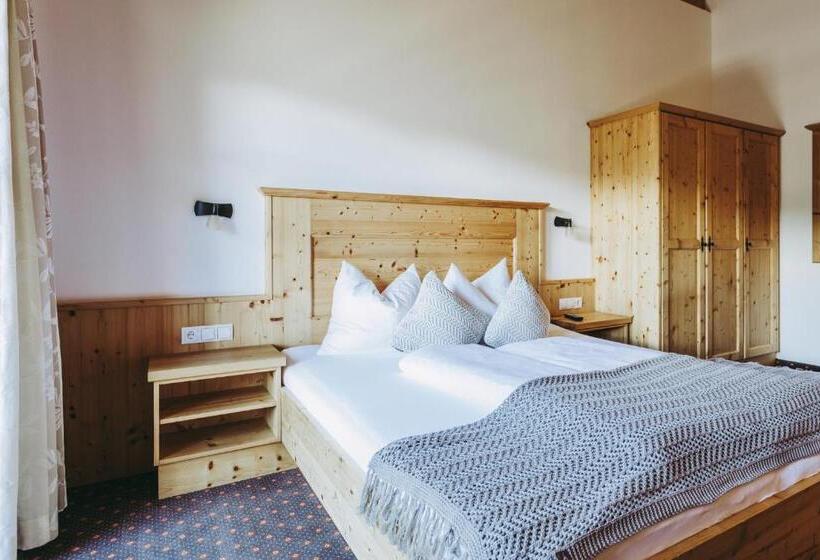 Quarto Estandar, Andis Almdorf