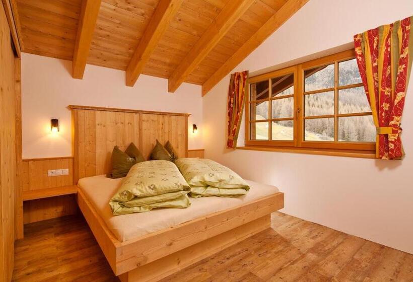 غرفة قياسية, Andis Almdorf