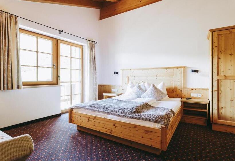 Quarto Estandar, Andis Almdorf
