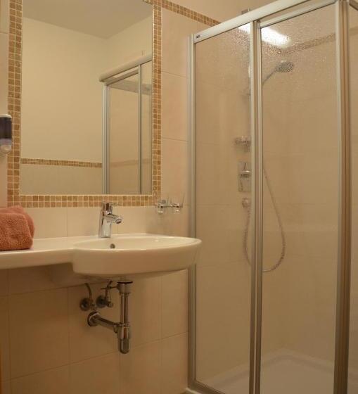 Quarto Estandar Individual, Andis Almdorf