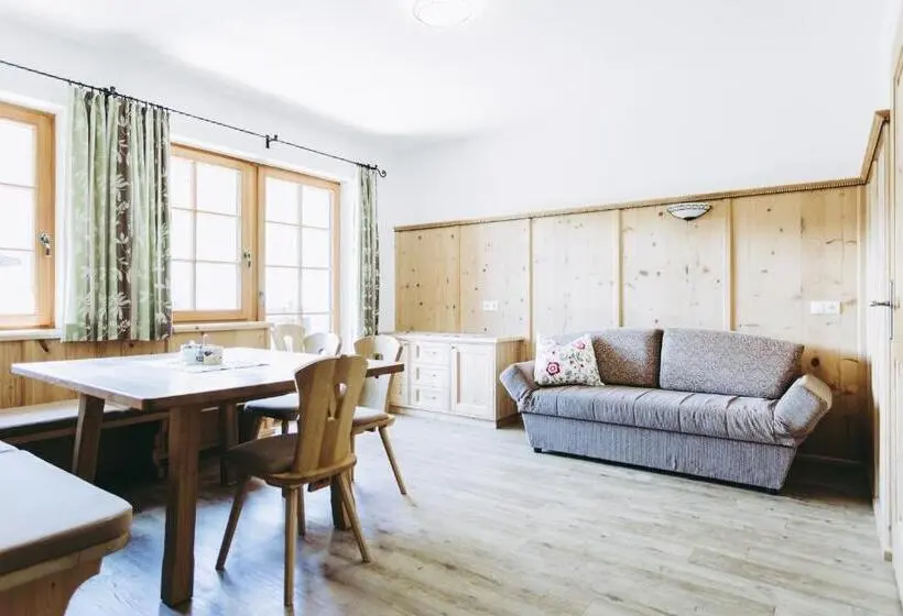 ２ベッドルームアパートメント, Andis Almdorf