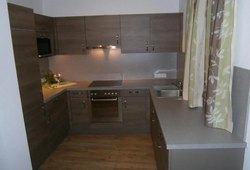 ２ベッドルームアパートメント, Andis Almdorf