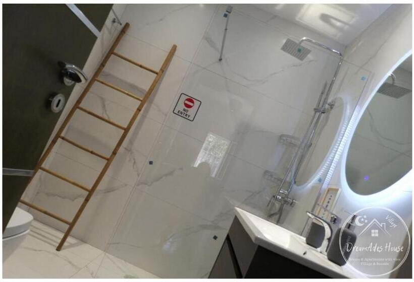 Studiou Familiar, Dreamades House