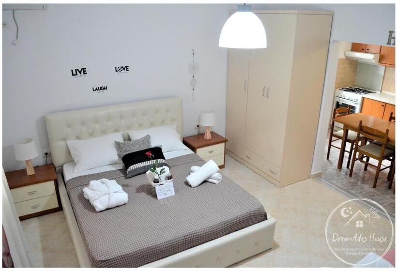 Studiou Familiar, Dreamades House