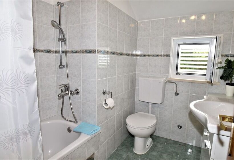 شقة غرفتين نوم مطلة على الحديقة, Guesthouse Kanjuo