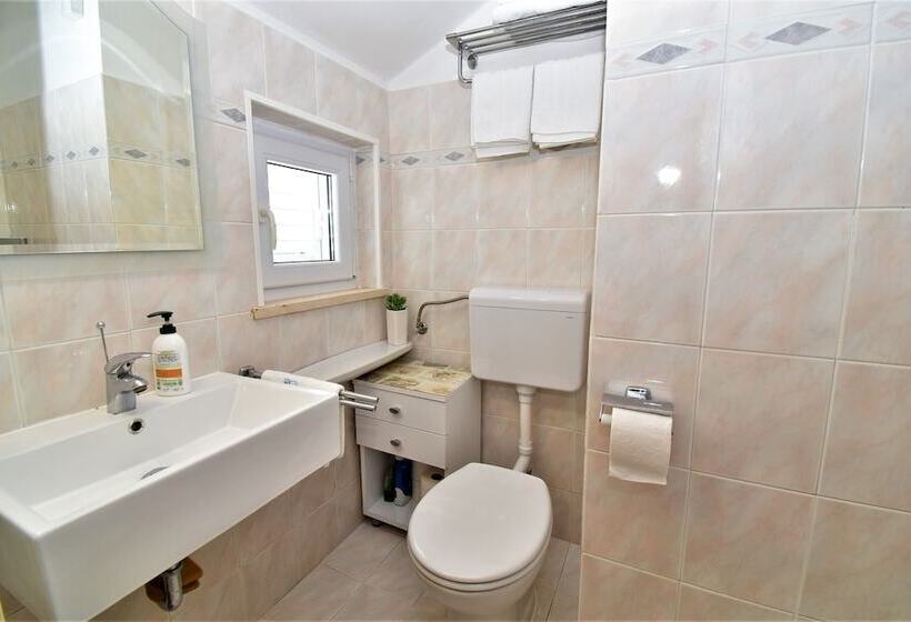 شقة غرفتين نوم مطلة على الحديقة, Guesthouse Kanjuo