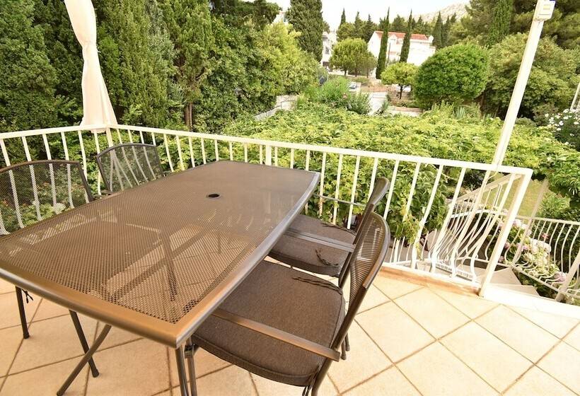 2 Bedroom Apartment Garden View, Guesthouse Kanjuo