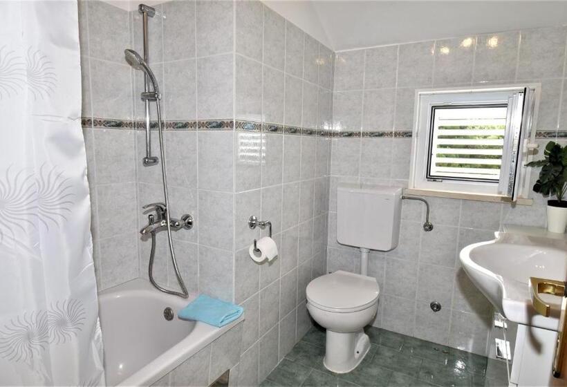 2 Bedroom Apartment Garden View, Guesthouse Kanjuo