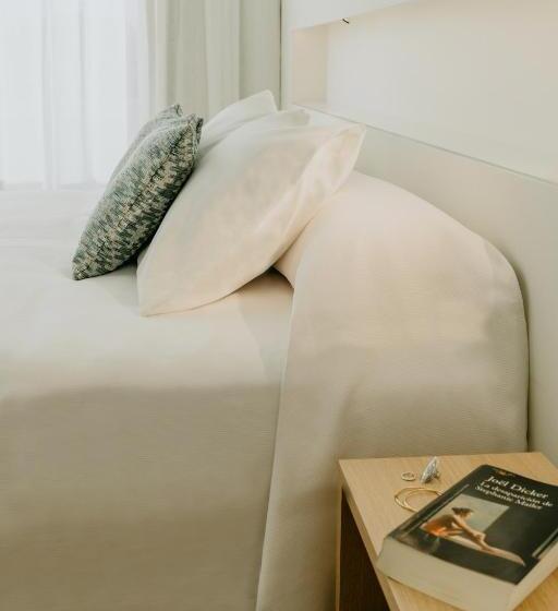 带大床的标准间, Instants Boutique Hotel   Adults Only