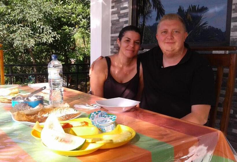 スタンダードトリプルルーム, Dimuthu Home Stay